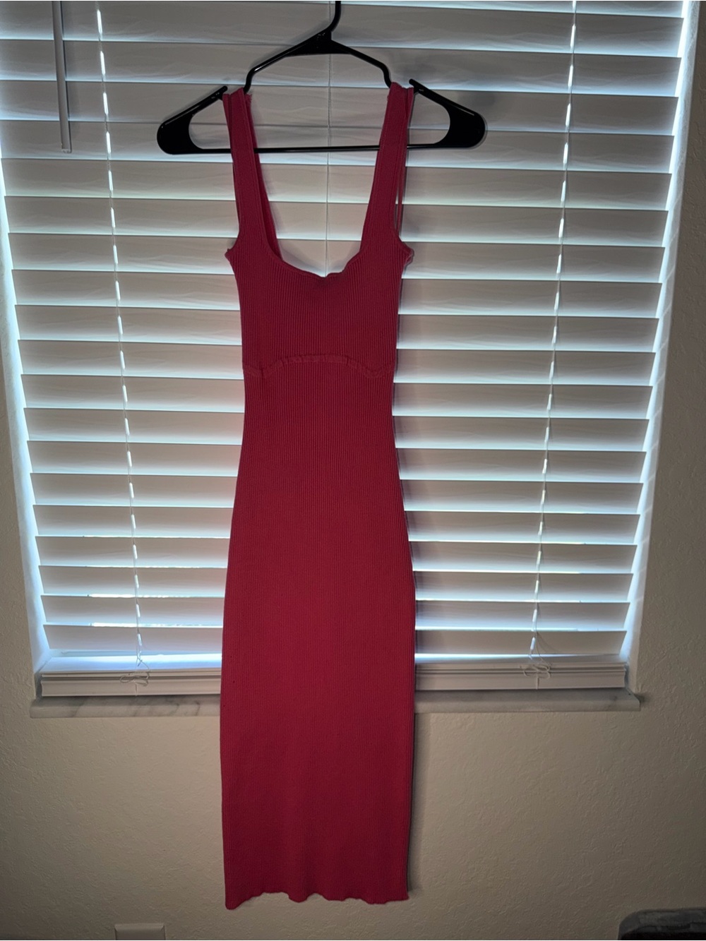 Windsor Fitted Ribbed Midi Dress - Red